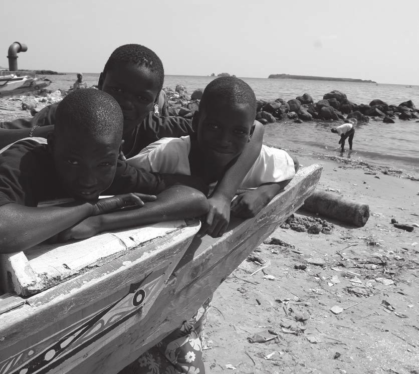 Ihre Boote sind nicht hochseetauglich, deshalb gibt es immer wieder Todesfälle. Fisch ist im Senegal eines der wichtigsten Lebensmittel und die wichtigste Quelle von tierischem Eiweiß.