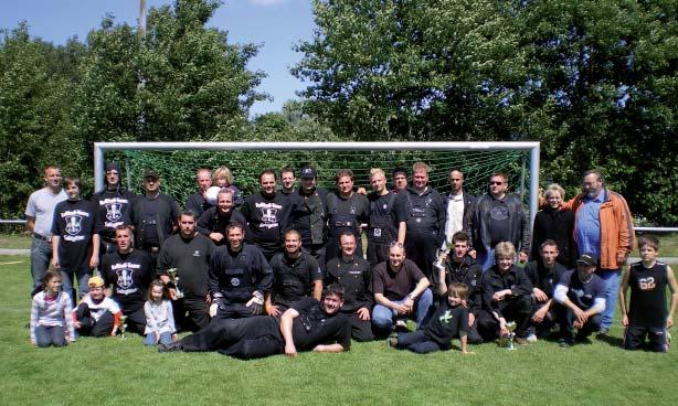 Schornsteinfeger-Fußballturnier für einen guten Zweck Einnahmen werden der Kinderklinik Holwedestrasse gespendet! Am 13.Juni 2009 fand ab 10.