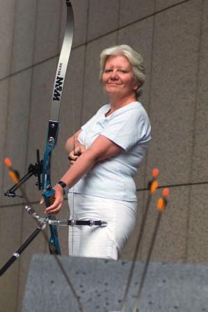 Brigitte Kümbel leitet im SSC die Abteilung Personnel & Organizational Development in Frankfurt und betreibt Bogenschießen in der olympischen Disziplin Recurve.