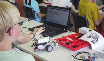 Eine Veranstaltung, bei der Schülerinnen und Schüler unter anderem im Rahmen des Wettkampfes Robo-Tec in drei Disziplinen mit selbstgebauten Robotern verschiedener Plattformen gegeneinander antreten