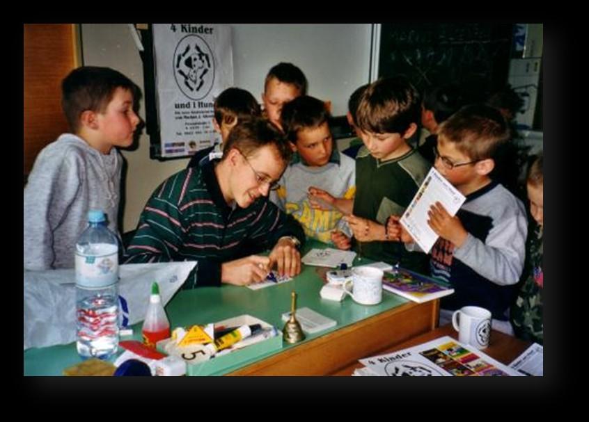 Dichterlesung in der Volksschule: Zu Gast in der Volksschule Götzendorf war kürzlich der junge Kinderbuchautor Dr. Markus Altenfels aus Linz.
