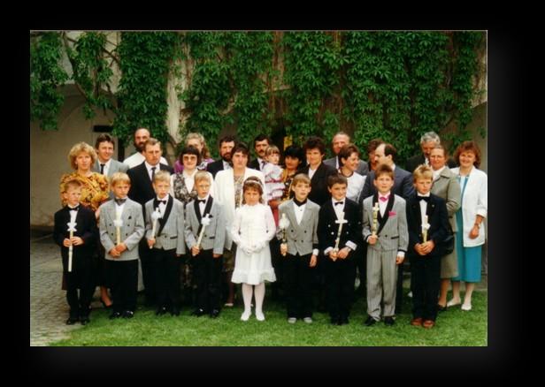 Erstkommunion 1990: Neun Schüler feierten am 20. Mai 1990 das Fest der heiligen Erstkommunion.