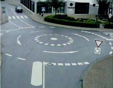ERLÄUTERUNGEN ZU KREISVERKEHRSPLÄTZEN Gestaltung von Kreisverkehrsplätzen Beispiel eines Minikreisels Abb.