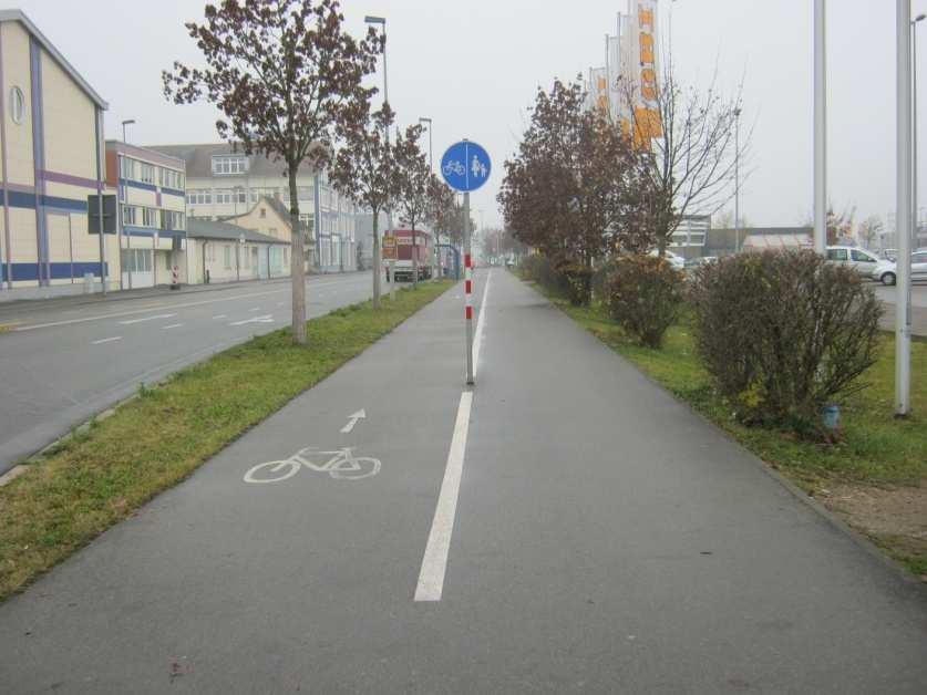 PGV Stadt Buxtehude, Radverkehrskonzept 2013 Ergebnisbericht 10 von 148 fassung 2009 der VwV-StVO wird für benutzungspflichtige Radwege darüber hinaus explizit gefordert, dass auch ausreichende