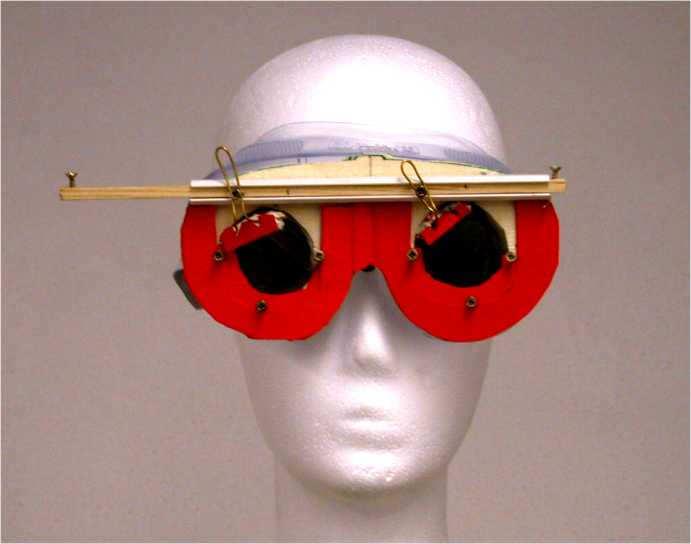 3. Die mechanische Lichtschutzbrille Für den Bau unserer ersten Lichtschutzbrille benutzten wir einfache Polarisationsfilter von alten 3D-Brillen.