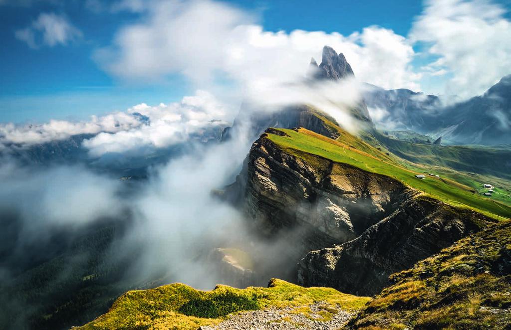 DESTINATION N O 8 63 SANFTE WILDNIS Typisch Südtirol: Die wolkenumhüllte Panascharte trennt die