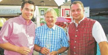 lassen sollte. Für alle die ihren Wein am liebsten aus dem grünen Herzen Österreichs haben, gibt es im Marschnerhof fernab von all Bürgermeister Toni Froschauer (r.