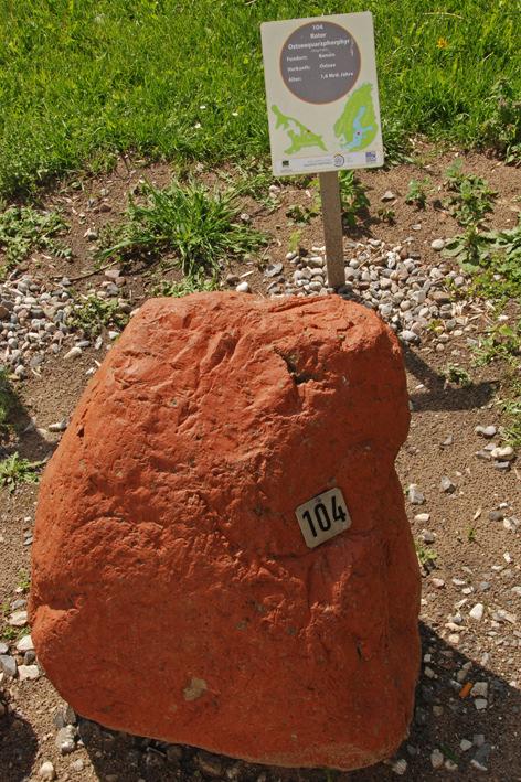 Pyterlit ist ein Geschiebename, der auf das Herkunftsgebiet und die Typlokalität Pyterlahti mit ihren Steinbrüchen bei Virolahti, Südost-Finnland kurz vor der russischen Grenze, verweist.