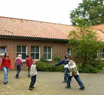 16 Rudolf-Steiner- Schule Freie Waldorfschule mit Förderschulzweig in Wendisch Evern Walter-Böttcher-Straße 6 21337