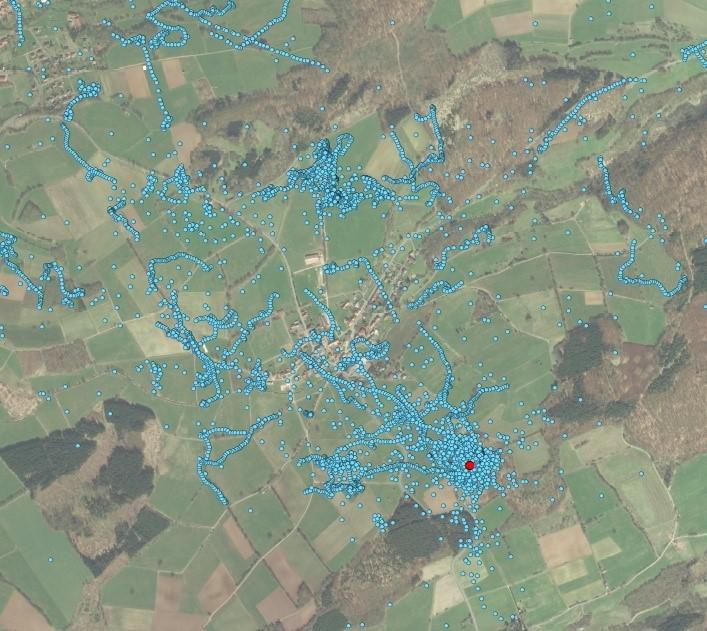 Abbildung 9: Brutplatz von Ronja zwischen Steinfurt und Heisters (roter Punkt) und ihre Ortungspunkte (hellblau).