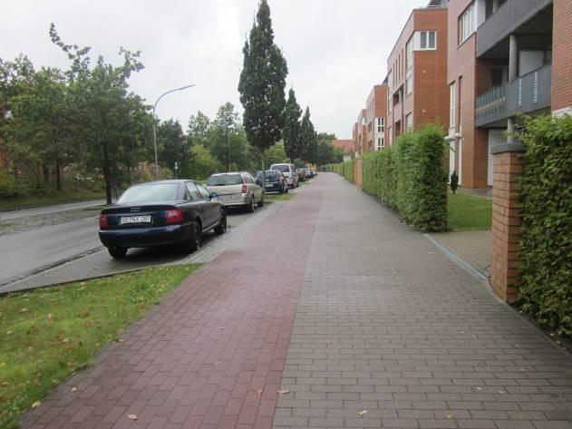 (Der Radweg ist nicht benutzungspflichtig). Von der Rathausallee führt eine kurze separate Rad- und Fußwegverbindung zur Norderstraße.
