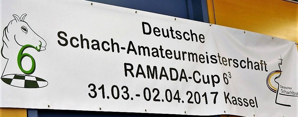 Ramada-Cup 6³ : Letzte Vorrunde in Kassel zur Deutschen Schach-Amateurmeisterschaft 2016/2017 Plakatierung im großen Spielsaal des Ramada-Hotels Die Deutschen Schach-Amateurmeisterschaften sind seit