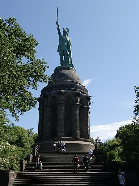 Dann stiegen wir ihm aufs Dach.