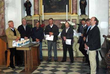 32 Nr. 6 November 2009 Katholische Männerbewegung Die katholische Männerbewegung, kurz Kmb genannt, ist eine kirchliche Laienorganisation der Diözese Bozen Brixen.