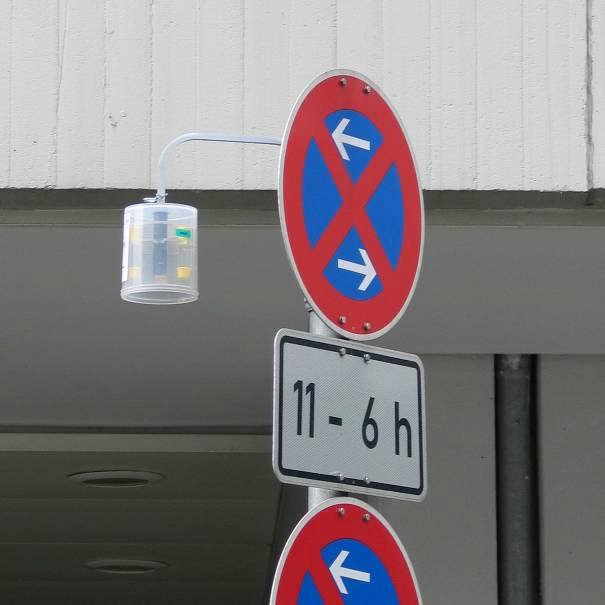 D1) recht einfach installieren lassen (z.b. an Straßenlaternen oder Verkehrsschilder).