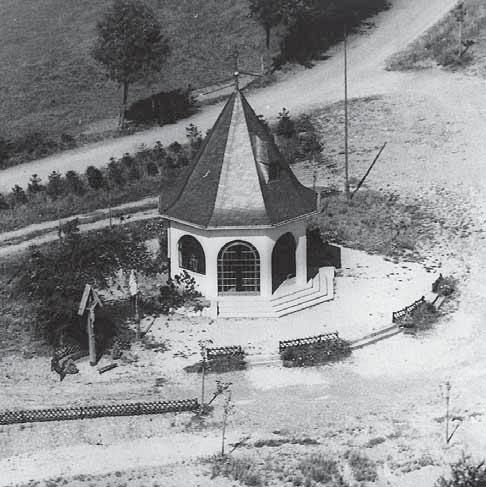 Dachreparatur an der Marienkapelle auf dem Kippel erfolgreich abgeschlossen Von Engelbert Stens Die Marienkapelle auf dem Kippel, ein Kleinod unseres Ortes, wurde im Jahr 1955 durch Bürger des