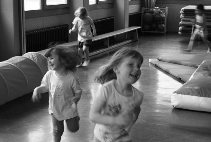 montags 16:00 Uhr donnerstags 9:10 Uhr 10:00 Uhr 15:45 Uhr Gymnastiksaal Sport und Spiel Für Kinder von 1 1 /2 3 Jahren Spielerisch wird der Bewegungsdrang der Kinder unterstützt.