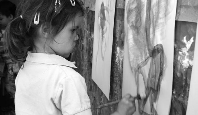15 Euro) Kurse für Eltern und Kinder dienstags 16:15 Uhr Kreativraum Schere, Stein, Papier ab 4 Jahre In diesem Kurs lernen wir verschiedene gestalterische Techniken kennen: Wir malen, zeichnen,