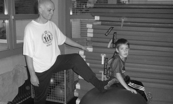 Gymnastik für Jung und Alt Gymnastik zum fit halten unter Anleitung einer Physiotherapeutin Kosten je Abend: 2 Euro Tischtennis für jedermann Zur Freude und Spaß.