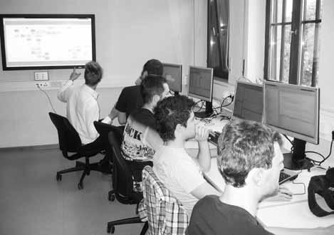 Fakultät Vermessung, Informatik und Mathematik pen. Lehrende nutzen die Laboreinrichtung, um Videos im Kontext des Inverted Classroom zu erstellen.