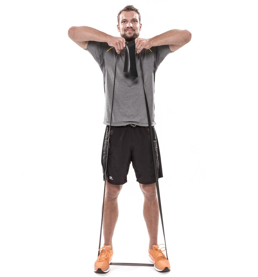 Seite 7 ÜBUNG #4: FRONTZIEHEN Frontziehen ist eine beliebte Übung zur Kräftigung der Schultermuskulatur.