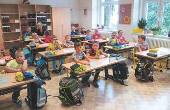 Schulanfangsfeier am 22. August 2015 Am 22. August fand im Hartmannsdorfer Bürgersaal die feierliche Einschulung unserer neuen Erstklässler statt.