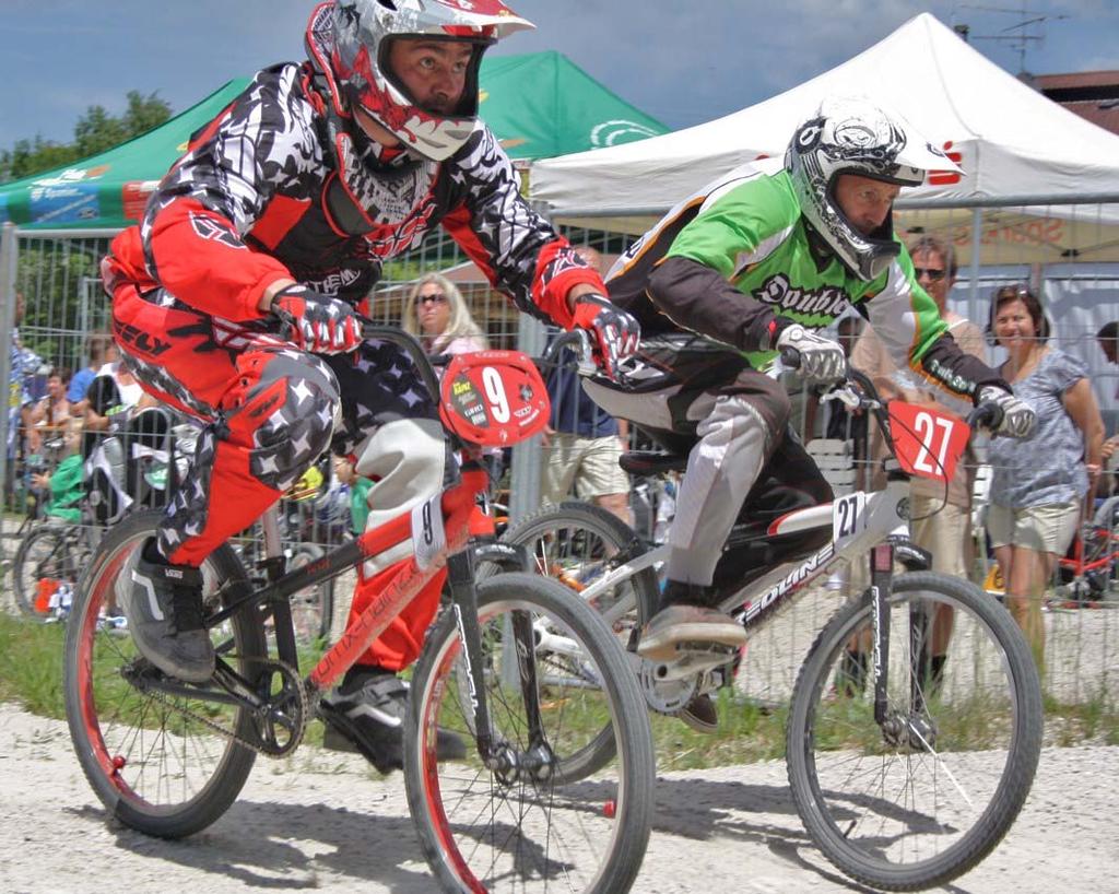 BMX BMX steht für Bicycle Moto Cross und ist eine aus den USA stammende Radsportart, bei der mit Fahrrädern eine mit Hindernissen gespickte Rennstrecke möglichst schnell zu überwinden ist.