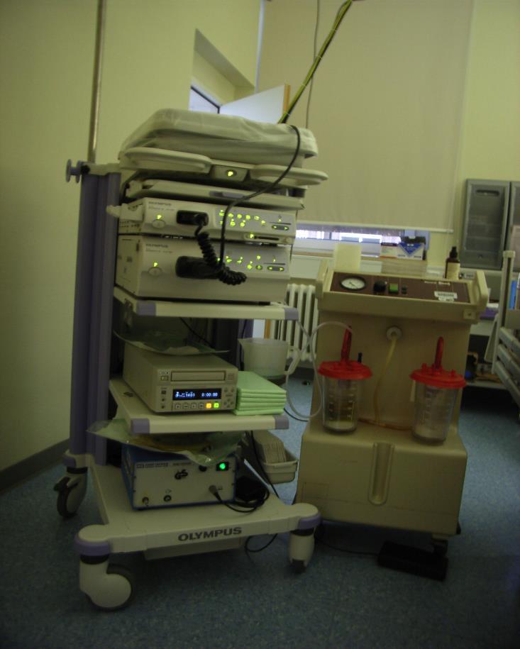 Apparative Dysphagiediagnostik: FEES (Fiberendoskopische Evaluation des Schluckens) flexibles, fiberoptisches Endoskop (Durchmesser 2,2-3,4 mm) sowie eine Lichtquelle( Halogen- oder Xenonlicht)