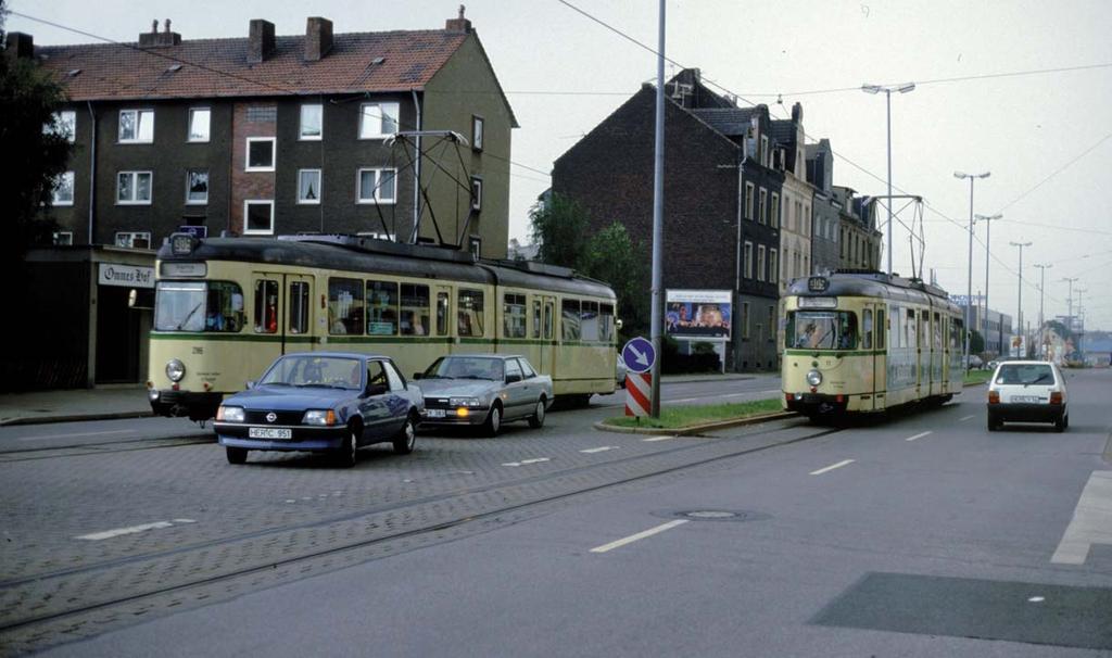 Haltestelle der Linie 305 in der Mitte