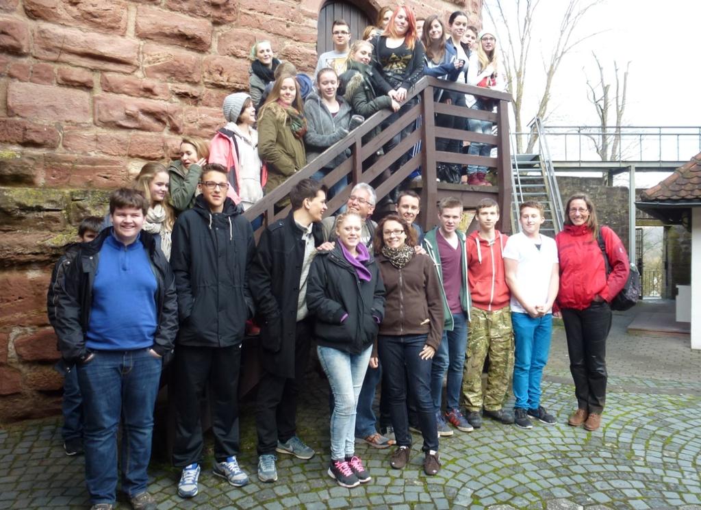 Konfi-Castle Vom 13.02. bis 16.02.2014 Zusammen mit den Hähnleinern machten wir uns am Donnerstagsnachmittag mit dem Bus auf den Weg nach Rieneck.