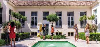 profitieren. Die Sprachschule befindet sich in einem traditionellen spanischen Gebäude mit Innenhof und Terrasse und ist auch von aussen schön anzusehen.