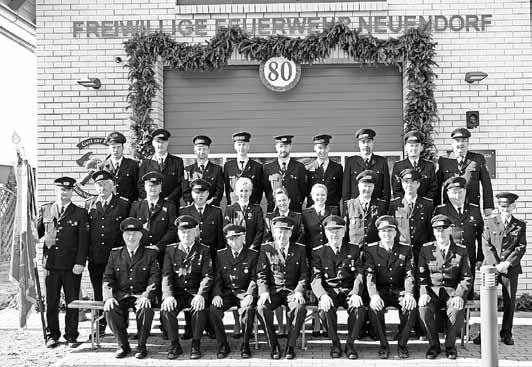 Nr. 15/2014 05.11.2014 19 Peitzer LandEcho 80 Jahre Freiwillige Feuerwehr Neuendorf Nachwuchskicker danken für neue Trikots (Foto: Mittag) Am 27.