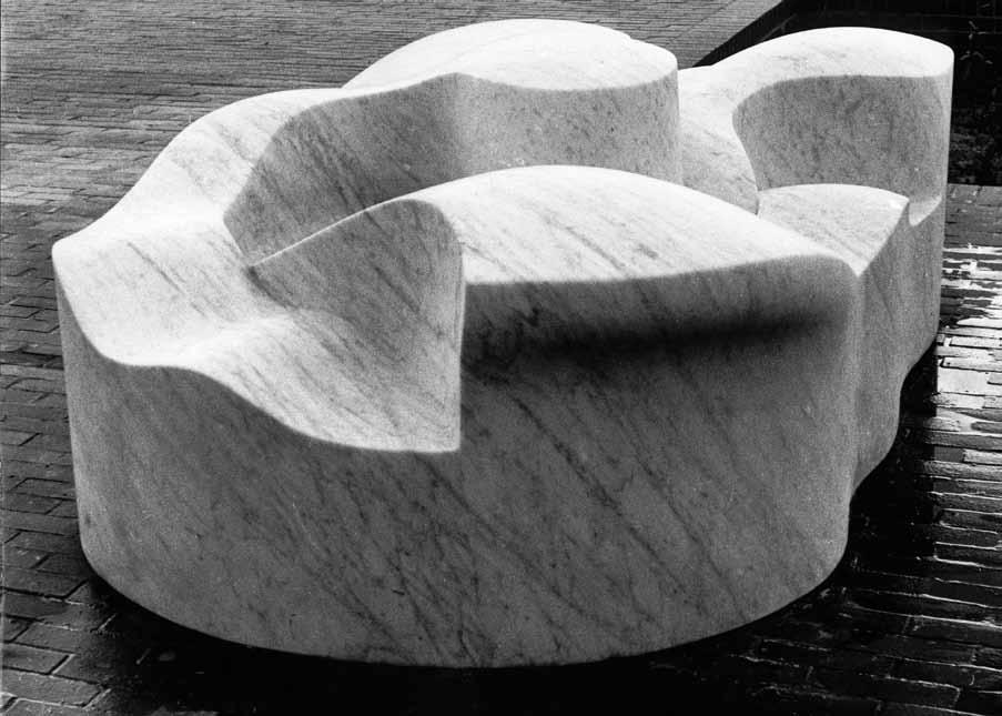 Welle, 1965, 90 x 180 x 220 cm, Marmor Auftragsarbeit Auftragsarbeit für