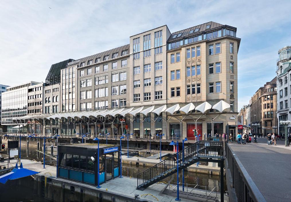 Vielseitigkeit und Eleganz im Herzen Hamburgs. Das 6-geschossige Gebäude befindet sich in exponierter Ecklage zwischen Neuer Wall und Schleusenbrücke.
