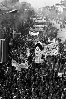 Januar 1979 über den Teheraner Flughafen das Land für immer 18. Nachdem der Schah am 16. Januar 1979 das Land verlassen hatte, kündigte Chomeini seine baldige Rückkehr an.