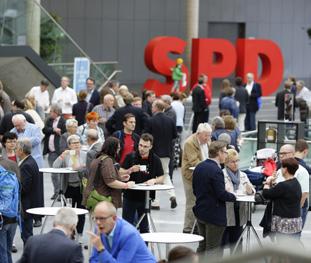 SPD-Jahrbuch 2015 2016 BERICHTE DES WILLY-BRANDT-HAUSES #open spd Programmkonferenz Arbeit in Bonn; Ute Grabowsky / photothek.