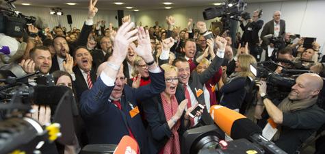 Sie und die unzähligen Wahlkämpferinnen und Wahlkämpfer, die unermüdlich von Tür zu Tür gingen und für die SPD warben, konnten sehen, wie der Vorsprung der CDU in den Umfragen Woche für Woche dahin