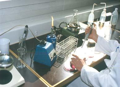 Chemische Analysen auf der Kompostieranlage Chemische Analysen auf der Kompostieranlage einfaches Labor nötig Analysen der