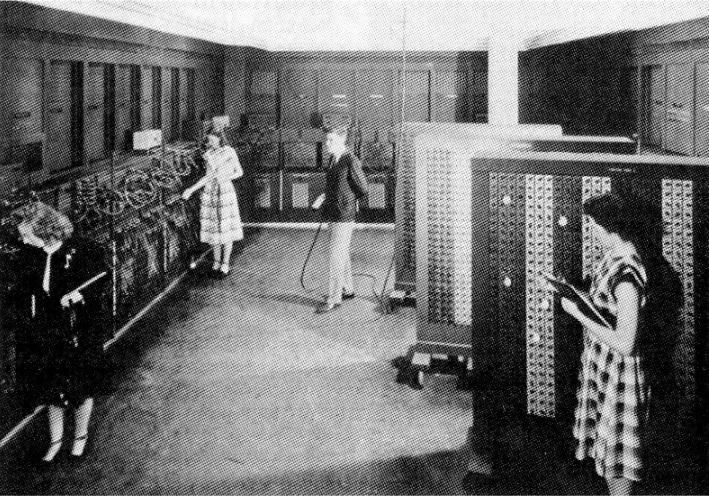 Charney, Fjortoft, von Neumann 1950 Erste numerische Wettervorhersage auf dem ENIAC Stark vereinfachte Gleichungen (barotropic vorticity