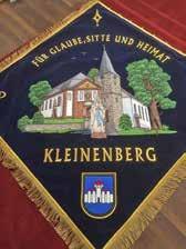Michelis aus Hövelhof gefertigten Fahne widmeten die Kleinenberger Schützen dabei ihrem Heimatort.