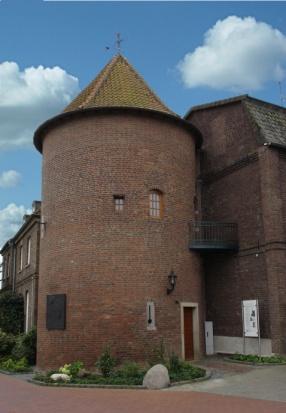 Preis des Felix-Sümmermann- Preis für Verdienste um die Denkmalpflege im Kreis Borken ausgezeichnet. Isselburger Künstler haben ihre Werke im Turm ausgestellt.
