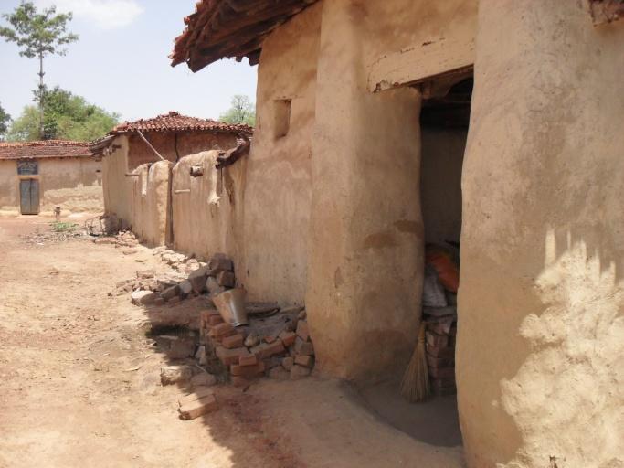 Sanitäreinrichtungen sind in den Dörfern kaum vorhanden.