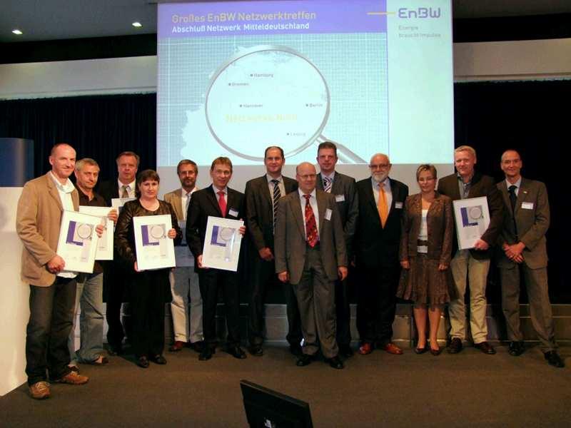 EnBW Netzwerk Energieeffizienz Erfolgsfaktor: Monitoring + Zertifikat 21 bottom up monitoring nach 3 Jahren Netzwerk Mitteldeutschland: Energieeinsparung: 10.895.