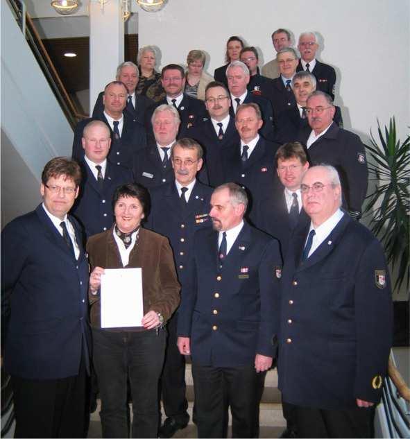 Feuerwehrmänner mit Leib und Seele Nach einer 12-jährigen Dienstzeit, die von einem großen persönlichen Engagement und Einsatz sowie vielen Erfolgen gekennzeichnet war, gaben die