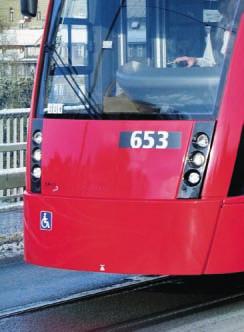 Besonders intensiv wird der öffentliche Verkehr im städtischen Raum beansprucht: Hier geben mehr als 65 Prozent der Befragten an, regelmässig mit Bahn, Bus oder Tram zu fahren.