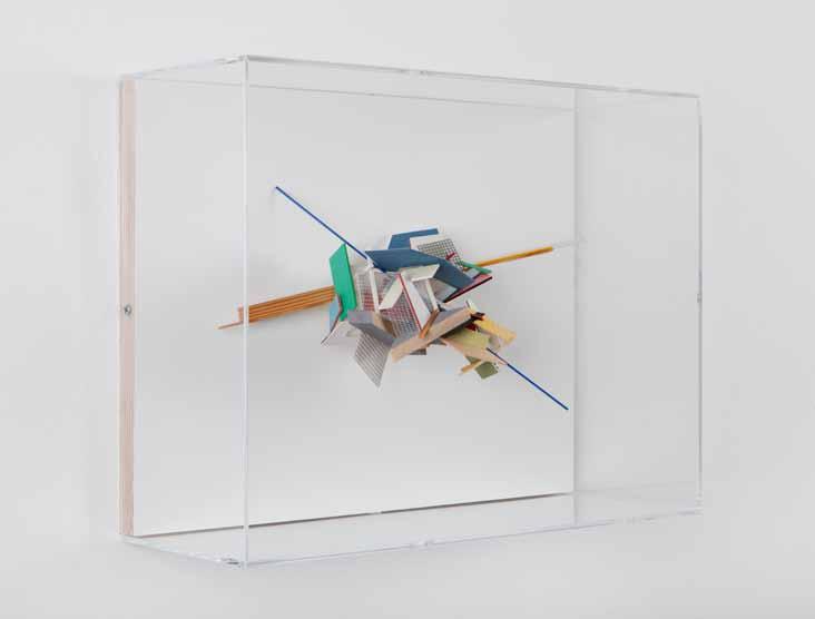 Decoy/ R/B/Y 2015, 33 x 43 x 16 cm, Holz, Karton, farbiges