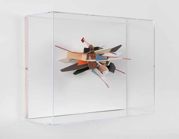 Fallon 2015, 33 x 43 x 16 cm Holz, Karton, farbiges