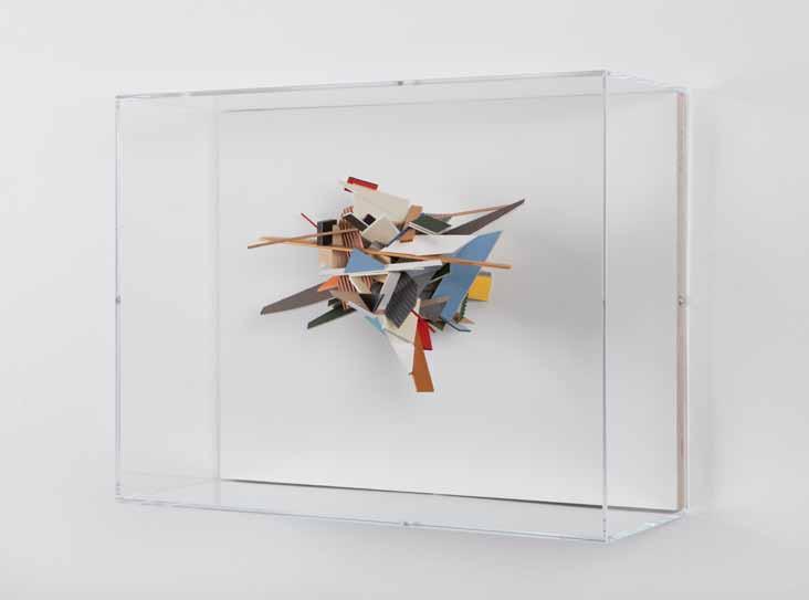 Fallon 2015, 33 x 43 x 16 cm Holz, Karton, farbiges