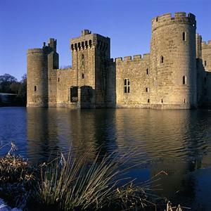 Diese magische Studienreise führt uns in das englische Kernland nach Kent, Wiltshire, Devon und Cornwall mit seinen phantastischen Schlössern, Burgen und Kathedralen.