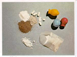 Heroin: Wirkung/Risiken Wirkung/Rausch: Euphorisierend zu Beginn; Schmerzlindernd, ausgleichend-beruhigend, angstlösend (Dopamin); Gleichgültigkeit, Gelassenheit, Selbstzufriedenheit
